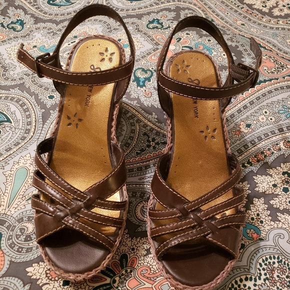 Shoes - Picture 1 of 4